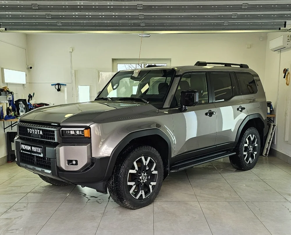 Folia PPF Premium Protekt 18 Toyota Land Cruiser po pełnym zabezpieczeniu folią PPF — realizacja Premium Protekt