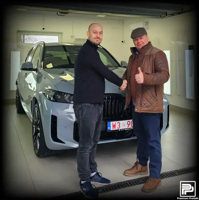 Andrzej przy BMW X5 po instalacji PPF