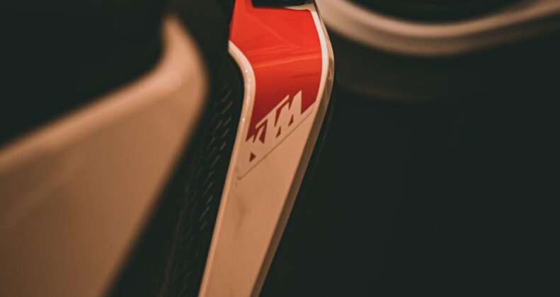Photo Seat belt detailing